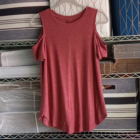 unknown Tops - Women's off shoulder short sleeve top size small